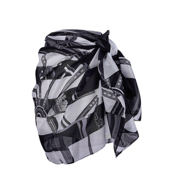 Hermes Bain Pareo Berliner’s Bayade 100% cotton, black, grey, white, 26” by 68”. - Picture 4 of 16
